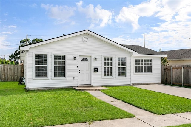 ranch-style home featuring a front yard