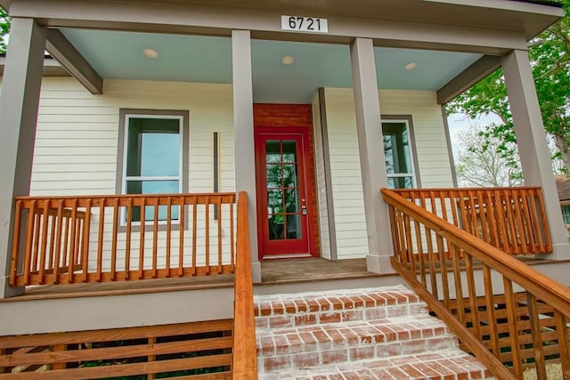 property entrance with covered porch