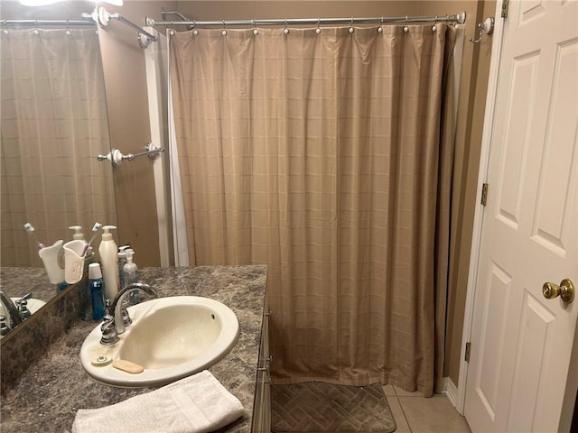 full bathroom featuring tile patterned flooring, a shower with shower curtain, and vanity