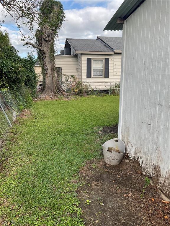 9009 Belfast St, New Orleans, LA 70118 - view of yard