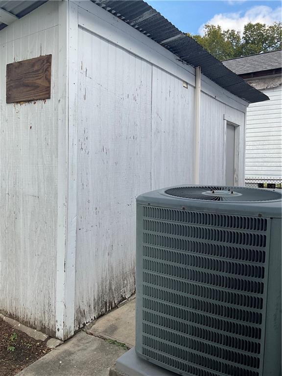 9009 Belfast St, New Orleans, LA 70118 - exterior view of central AC