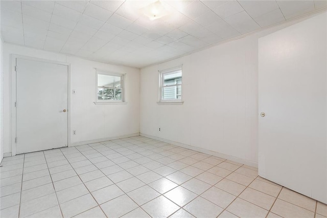 spare room featuring light tile patterned floors