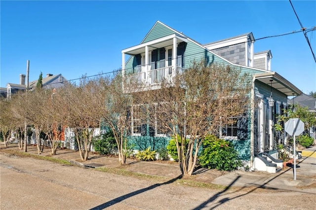 view of front of house with a balcony