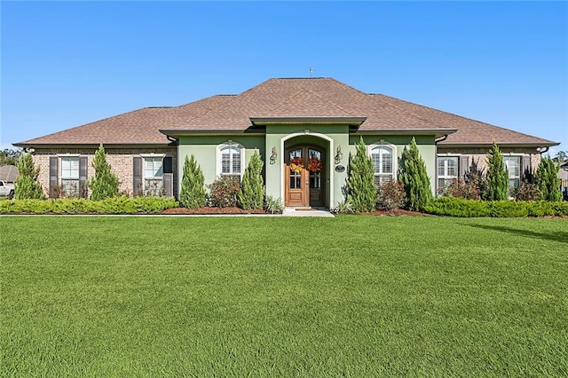 view of front of home with a front lawn