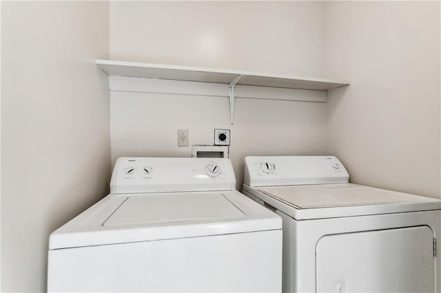 laundry room featuring washer and clothes dryer