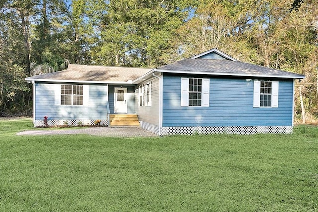 single story home with a front lawn