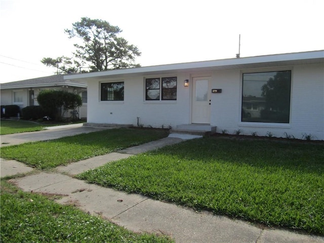 ranch-style home with a front yard