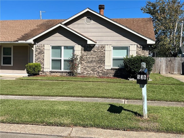 view of front of property with a front lawn