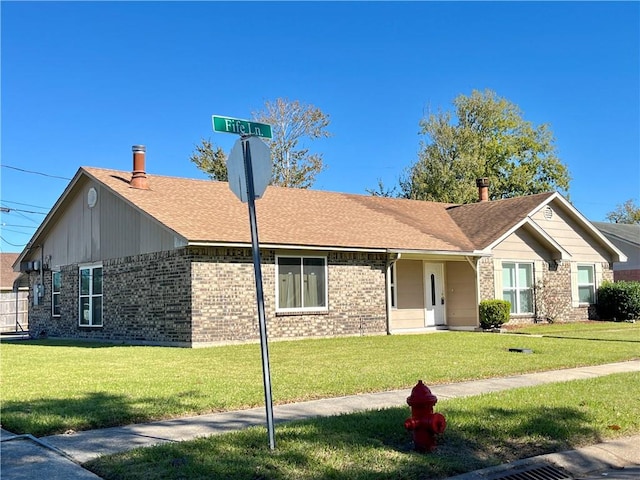 ranch-style house featuring a front lawn