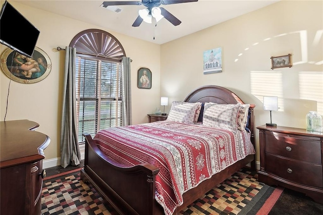 bedroom with ceiling fan