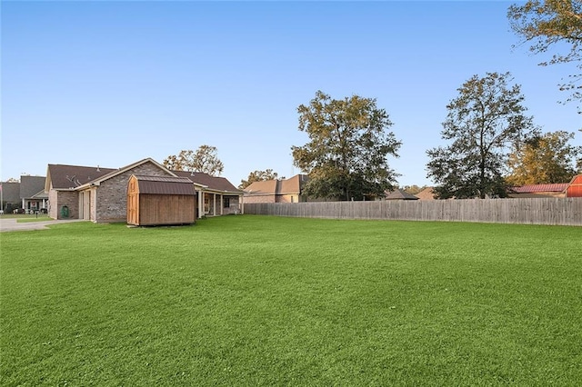 view of yard with a storage shed