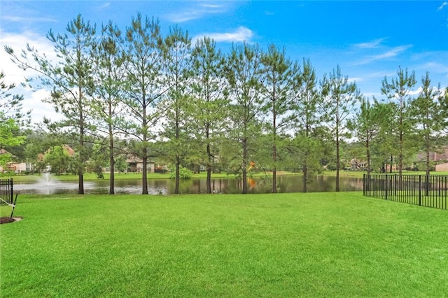 view of yard featuring a water view