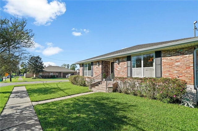 single story home featuring a front lawn