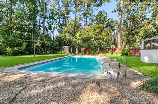 view of swimming pool featuring a yard