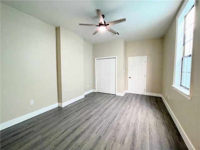 343335 Magnolia St, New Orleans, LA 70115 - unfurnished bedroom with dark wood-style floors, a closet, and a ceiling fan