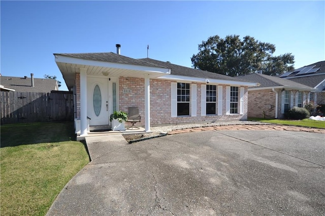 ranch-style home with a front lawn