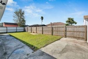 view of yard featuring a patio area