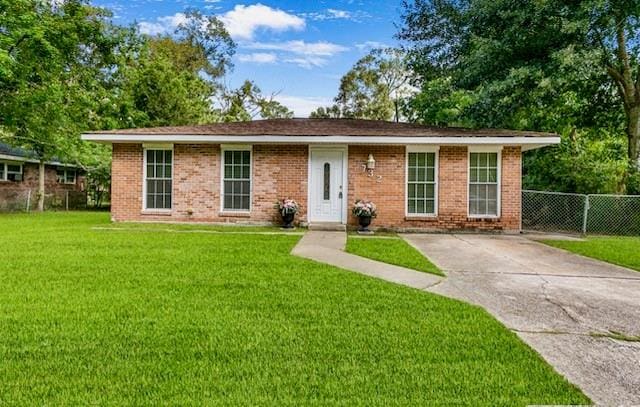 ranch-style house with a front lawn