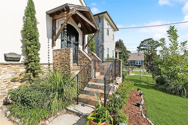 view of front of property featuring a front lawn, fence, and stone siding
