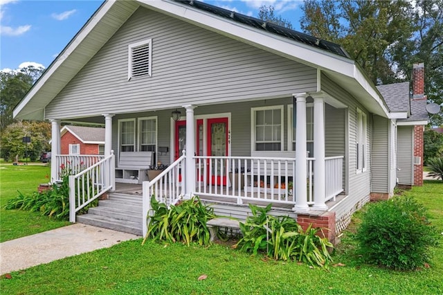 view of front of house featuring a front lawn