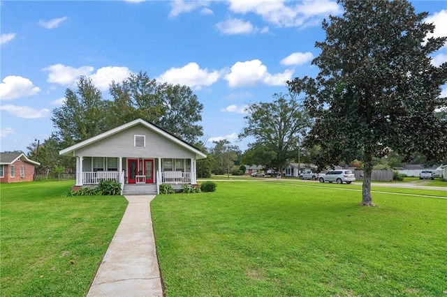 view of front of property featuring covered porch and a front yard