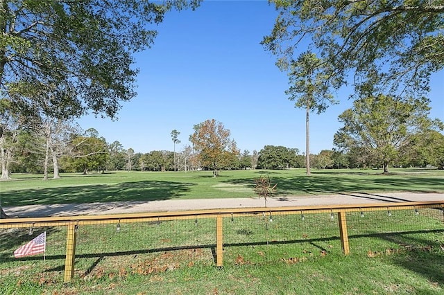 view of property's community featuring a lawn