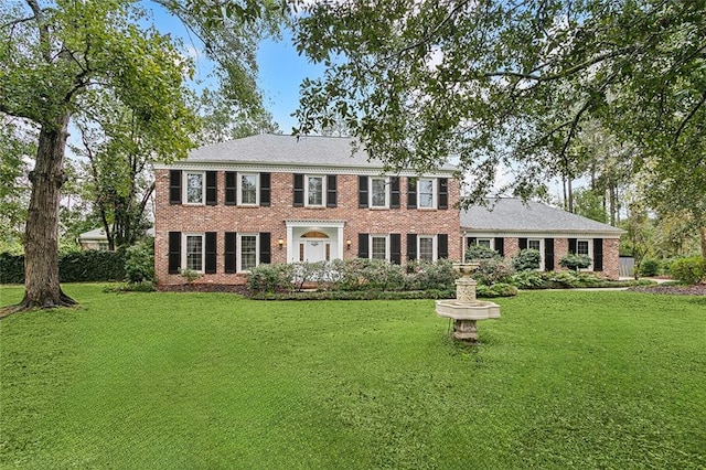 colonial inspired home featuring a front yard