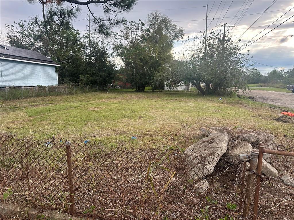 2405 Feliciana St, New Orleans, LA 70117 - photo 2