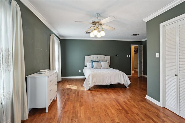 3733 Rockford Hts, Metairie, LA 70002 - bedroom with ceiling fan, a closet, wood-type flooring, and ornamental molding