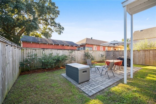 view of yard with a patio area