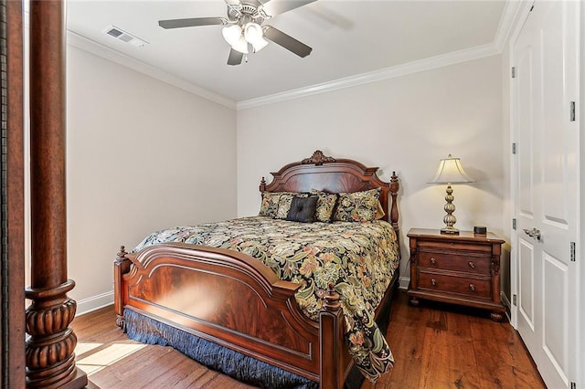 bedroom with dark hardwood / wood-style flooring, crown molding, and ceiling fan