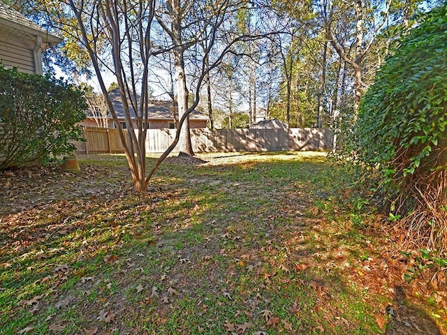 view of yard featuring fence