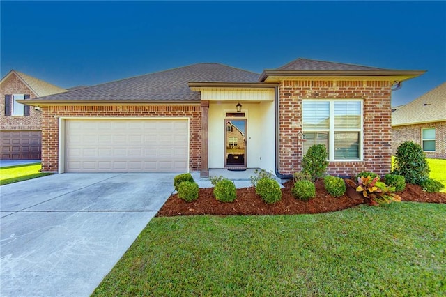 view of front facade featuring a garage and a front yard