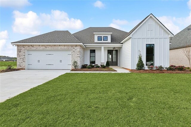 view of front of home featuring a front yard and a garage