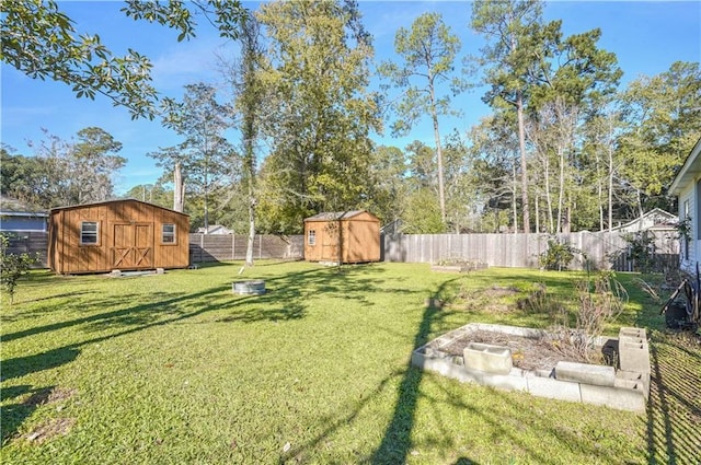 view of yard with a storage shed