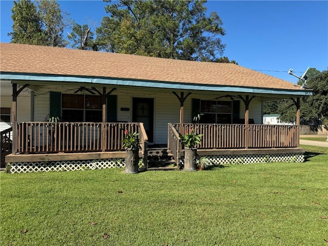 ranch-style house with ceiling fan, a porch, and a front yard