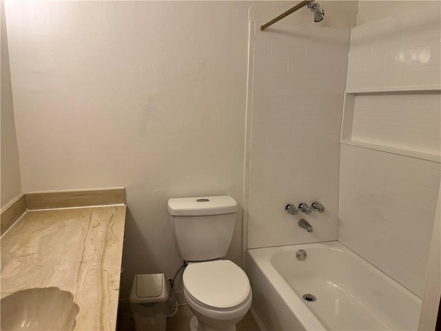 full bath with toilet and shower / tub combination