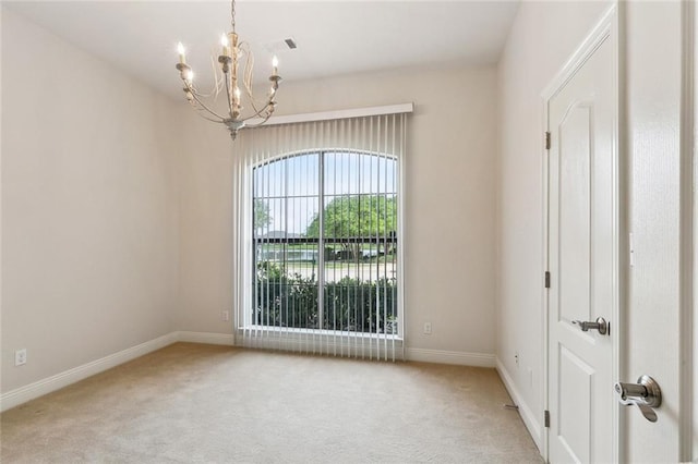 empty room featuring an inviting chandelier, visible vents, baseboards, and light carpet