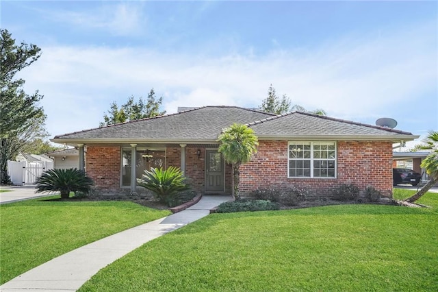 single story home with a front lawn