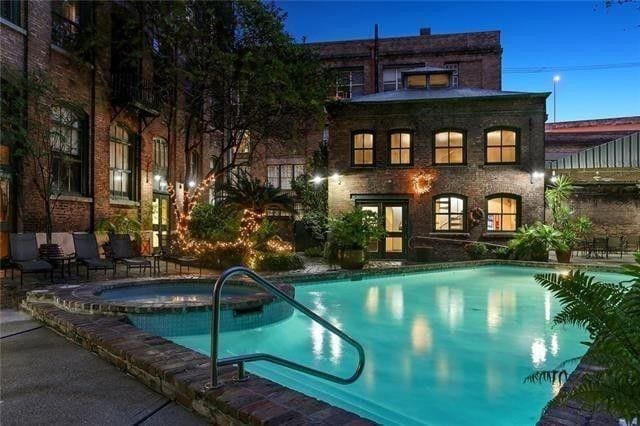 view of pool featuring an in ground hot tub