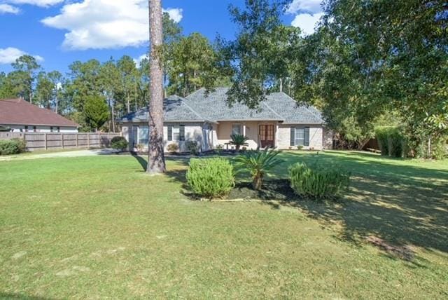 view of front of house with a front yard