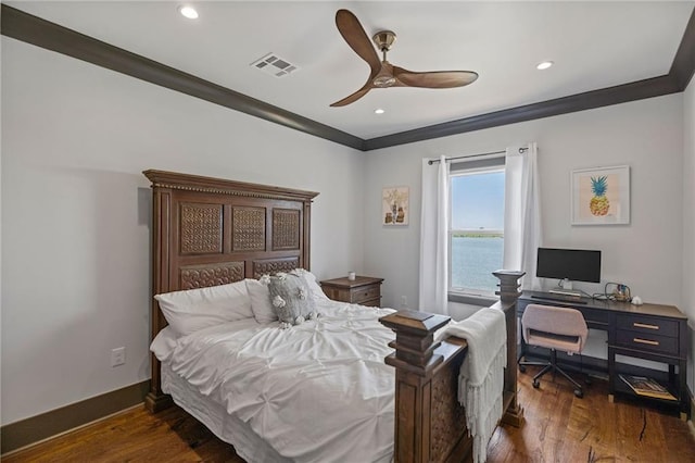 bedroom featuring ceiling fan, dark hardwood / wood-style floors, and crown molding