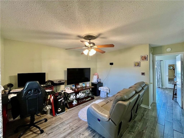 Listing photo 2 for 2330 Edenborn Ave Unit 224, Metairie LA 70001