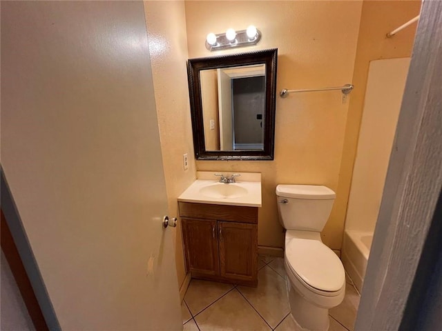 bathroom featuring tile patterned floors, vanity, toilet, and a tub