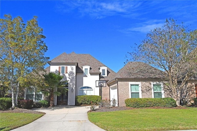 view of front of house featuring a front yard and a garage