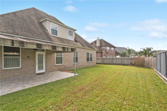 view of yard featuring a patio and ceiling fan