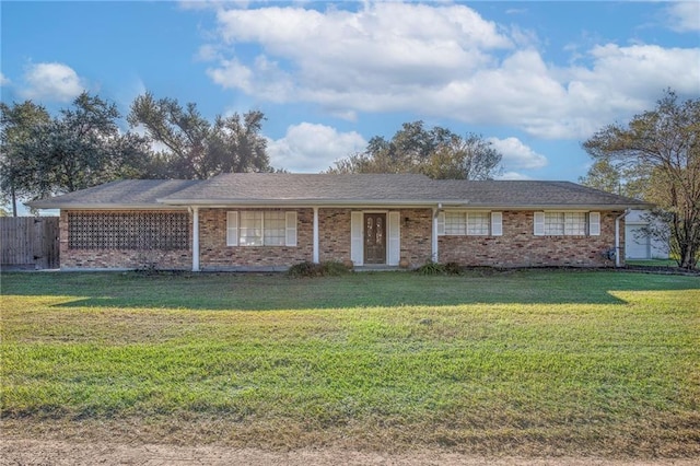 ranch-style home featuring a front lawn