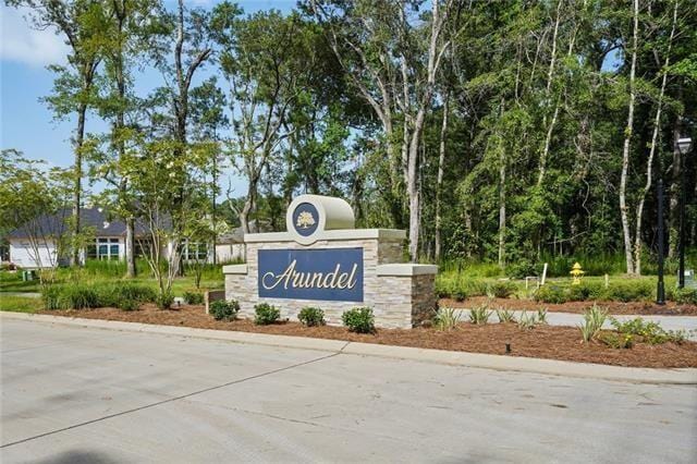 view of community / neighborhood sign