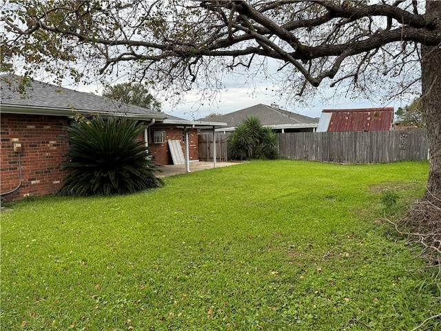 view of yard featuring a patio area