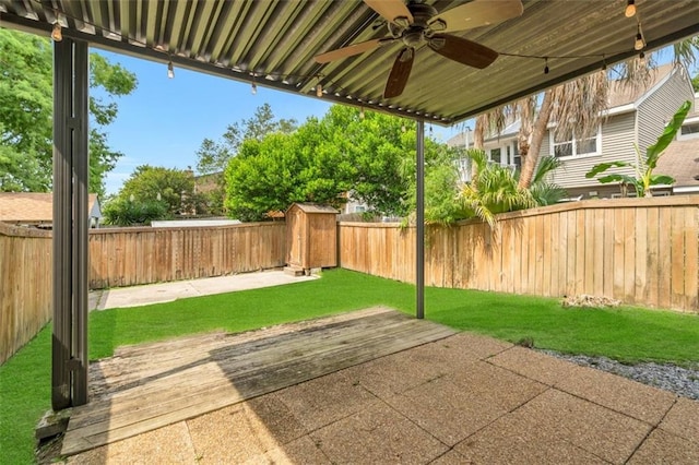 view of patio featuring ceiling fan